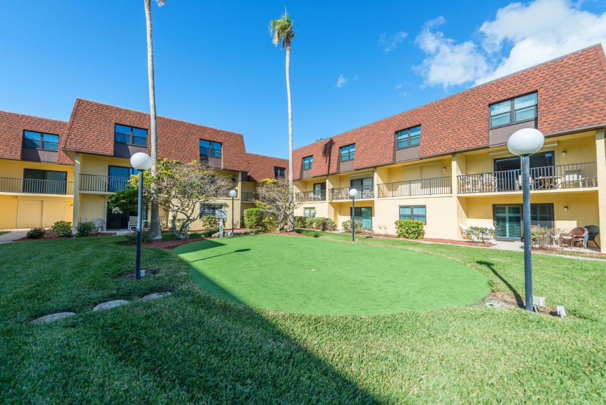 Cocoa Beach Club - image 5
