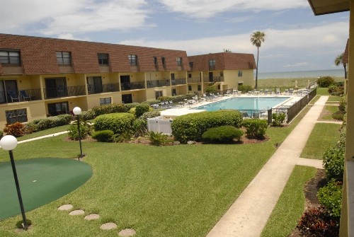 Cocoa Beach Club - image 6