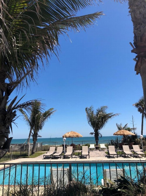 Surf Studio Beach Resort - image 12