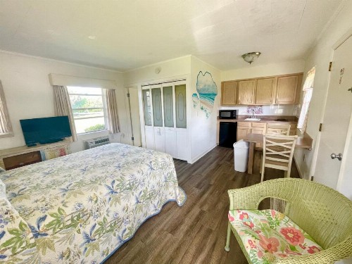 Surf Studio Beach Resort - image 37