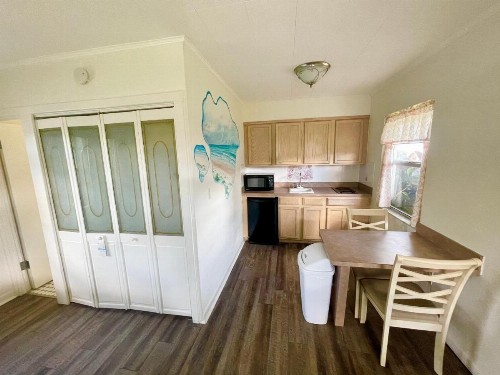 Surf Studio Beach Resort - image 38