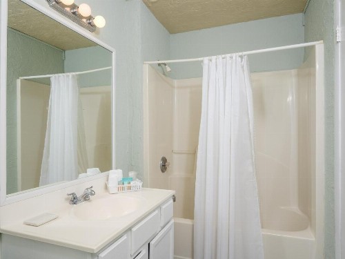 Sea Aire Motel - image 22