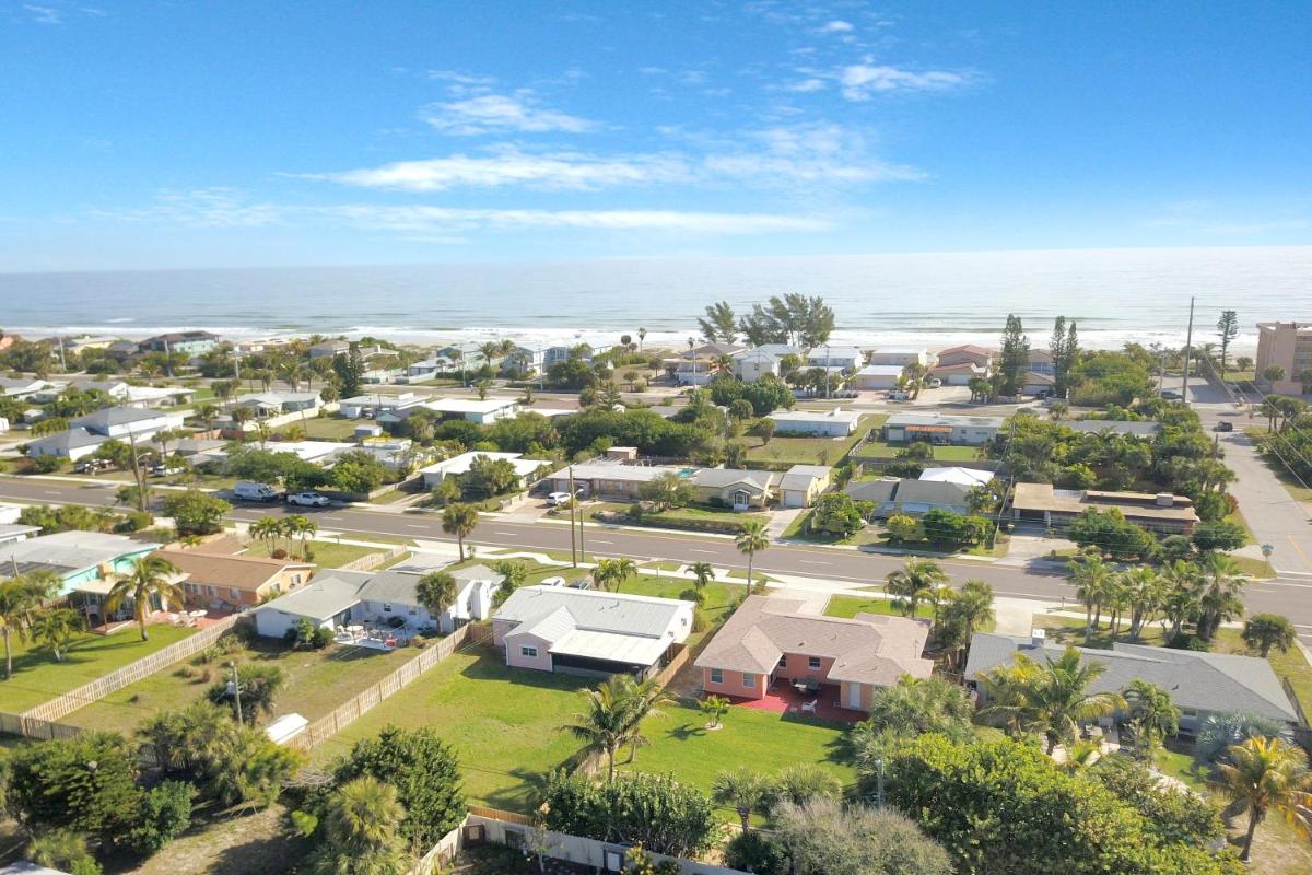 Cocoa Beach Bungalow - main image