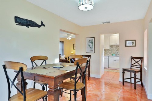 Cocoa Beach Bungalow - image 11