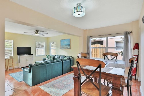 Cocoa Beach Bungalow - image 12