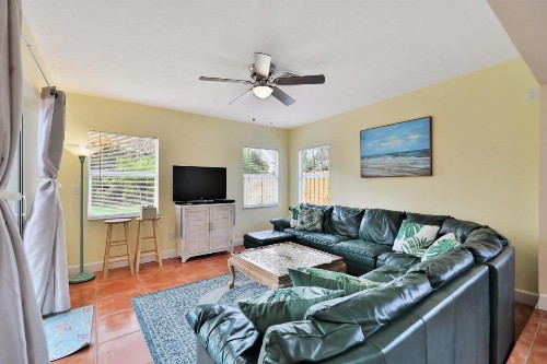 Cocoa Beach Bungalow - image 3