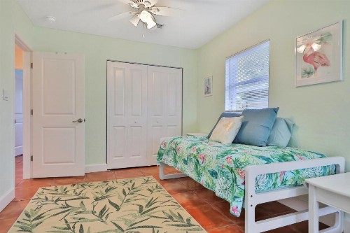Cocoa Beach Bungalow - image 6