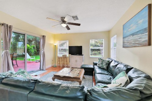 Cocoa Beach Bungalow - image 9