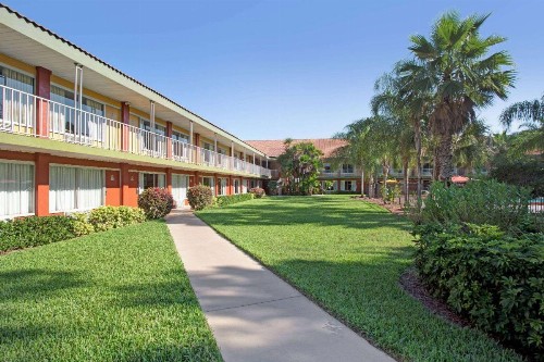 Days Inn by Wyndham Cocoa Cruiseport West At I-95/524 - image 35