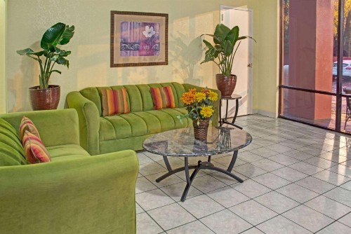 Days Inn by Wyndham Cocoa Cruiseport West At I-95/524 - image 6