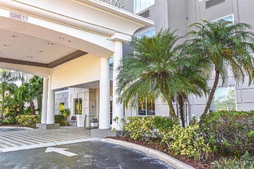 Holiday Inn Express Hotel & Suites Cocoa an IHG Hotel - image 1