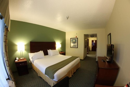 Holiday Inn Express Hotel & Suites Cocoa an IHG Hotel - image 36