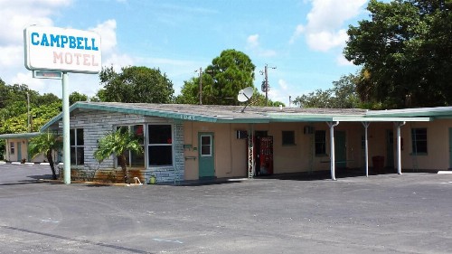 Campbell Motel - image 12