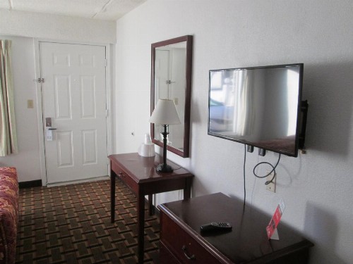 Budget Inn - image 14