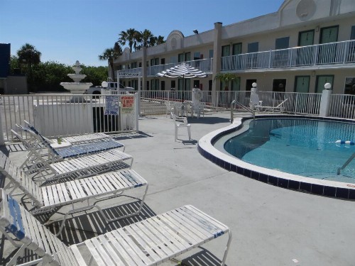 Budget Inn - image 17