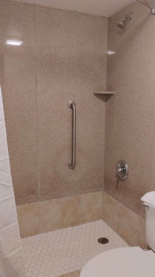 Budget Inn - image 20