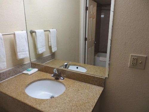 Budget Inn - image 22