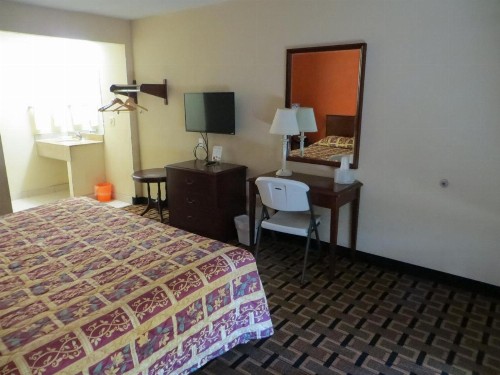 Budget Inn - image 28