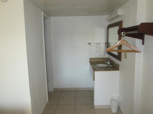 Budget Inn - image 3