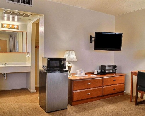 Rodeway Inn Cody - image 10