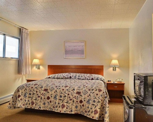 Rodeway Inn Cody - image 9