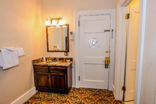 Irma Hotel - image 10