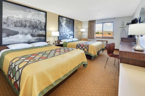 Super 8 by Wyndham Cody - image 36