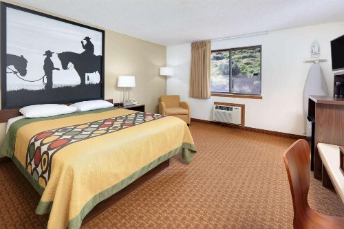 Super 8 by Wyndham Cody - image 38