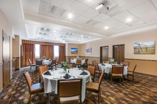 Best Western Premier Ivy Inn & Suites - image 21