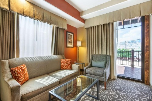 Best Western Premier Ivy Inn & Suites - image 31