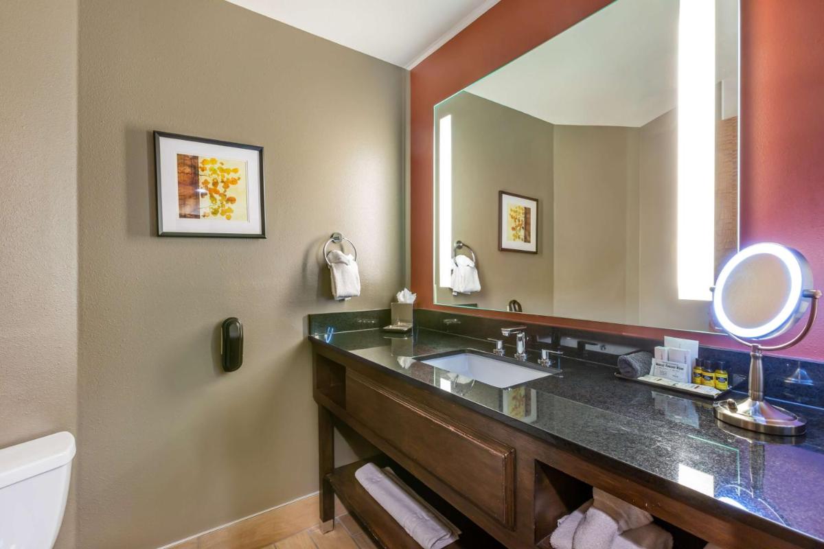 Best Western Premier Ivy Inn & Suites - image 4