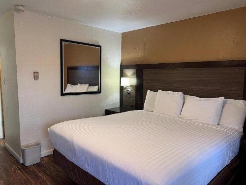Sunrise Motor Inn - image 34