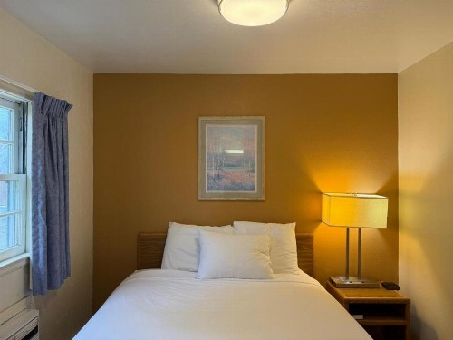 Sunrise Motor Inn - image 43