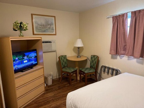 Sunrise Motor Inn - image 44