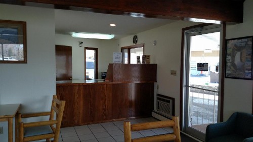 A Wyoming Inn - image 3
