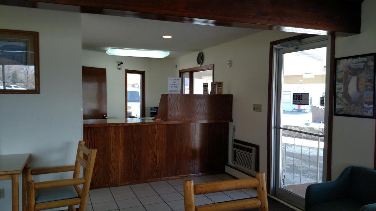 A Wyoming Inn - image 3