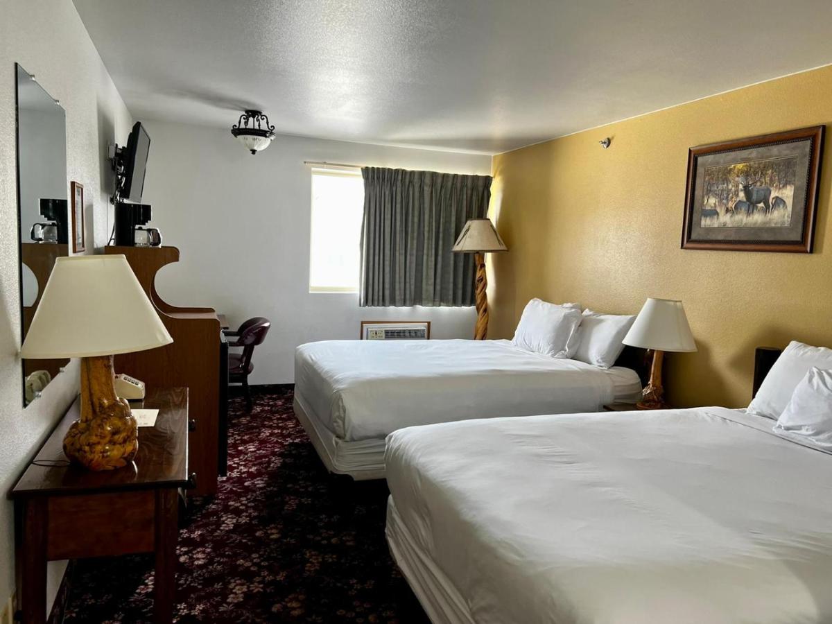 Buffalo Bill's Antlers Inn - image 6