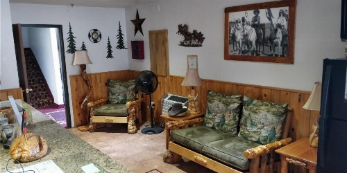 Buffalo Bill's Antlers Inn - image 8