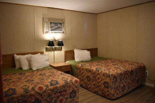 Big Bear Motel - image 13