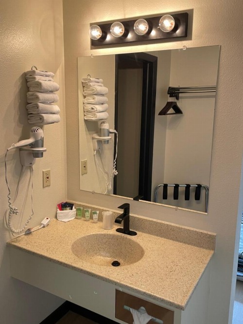 Cody Motor Lodge - image 14