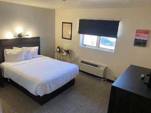 Cody Motor Lodge - image 3