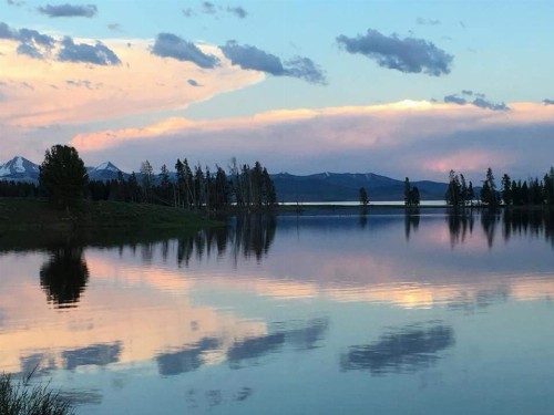 Yellowstone House of the Three Bears - image 27