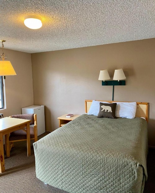 Green Creek Inn and RV Park - image 3