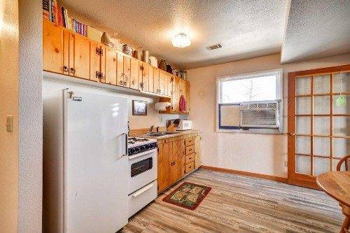 Cody Apartment with Panoramic Mountain Vistas! - image 11
