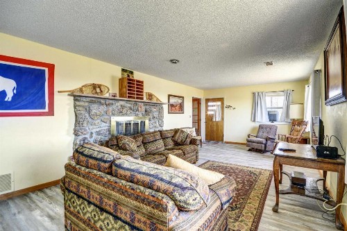 Cody Apartment with Panoramic Mountain Vistas! - image 4