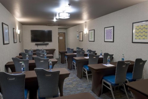 Holiday Inn Express Hotel & Suites Coeur D'Alene I-90 Exit 11 an IHG Hotel - image 5