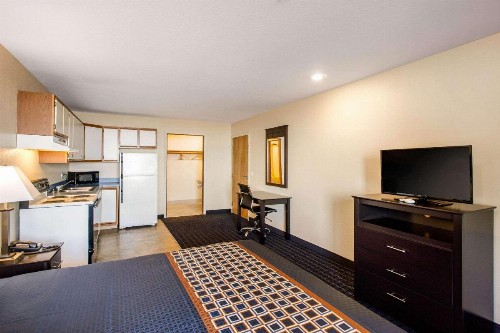 Rodeway Inn - image 14