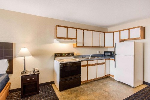 Rodeway Inn - image 15