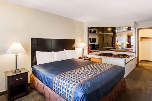 Rodeway Inn - image 19