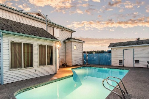 Rodeway Inn - image 22